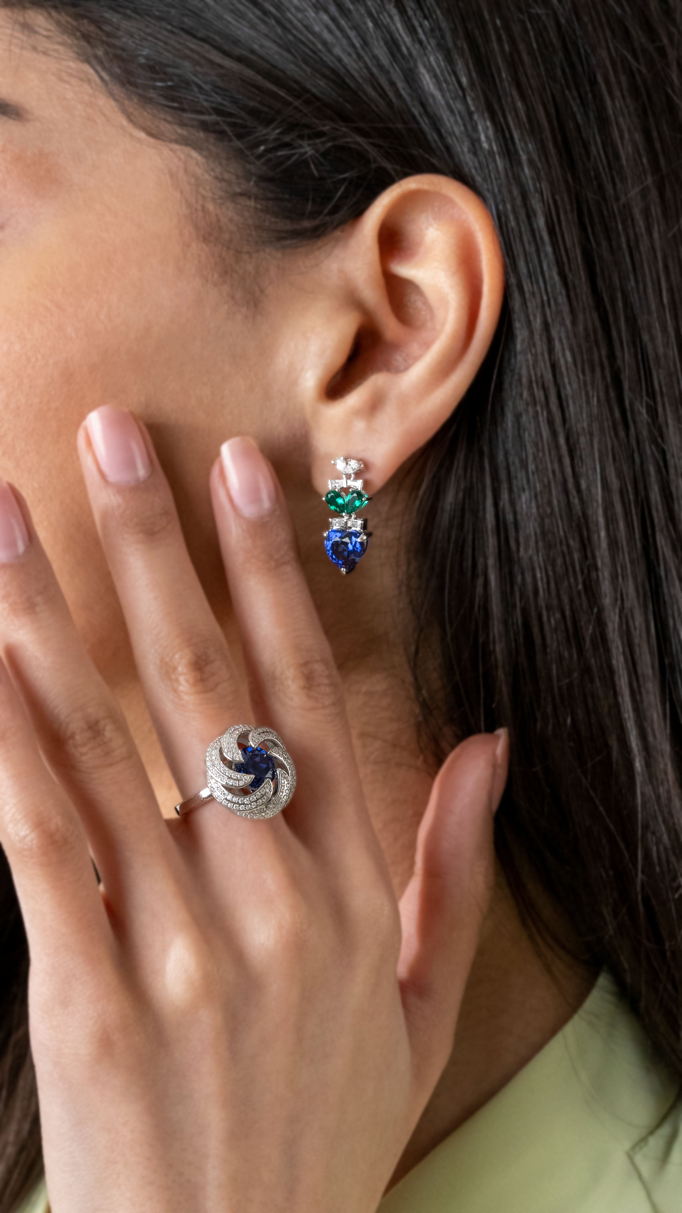 أقراط على شكل قلب أزرق