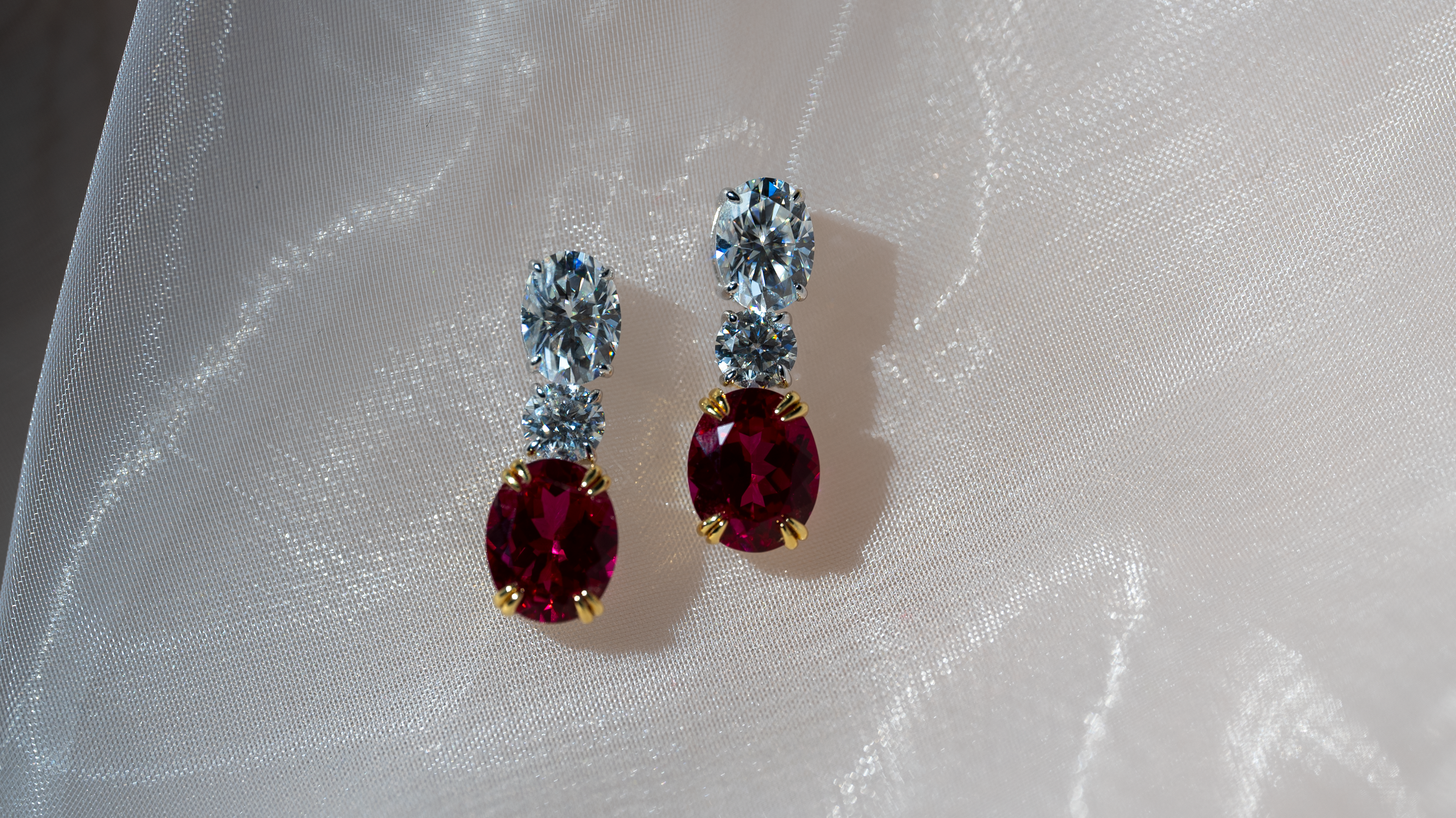 أقراط من الياقوت