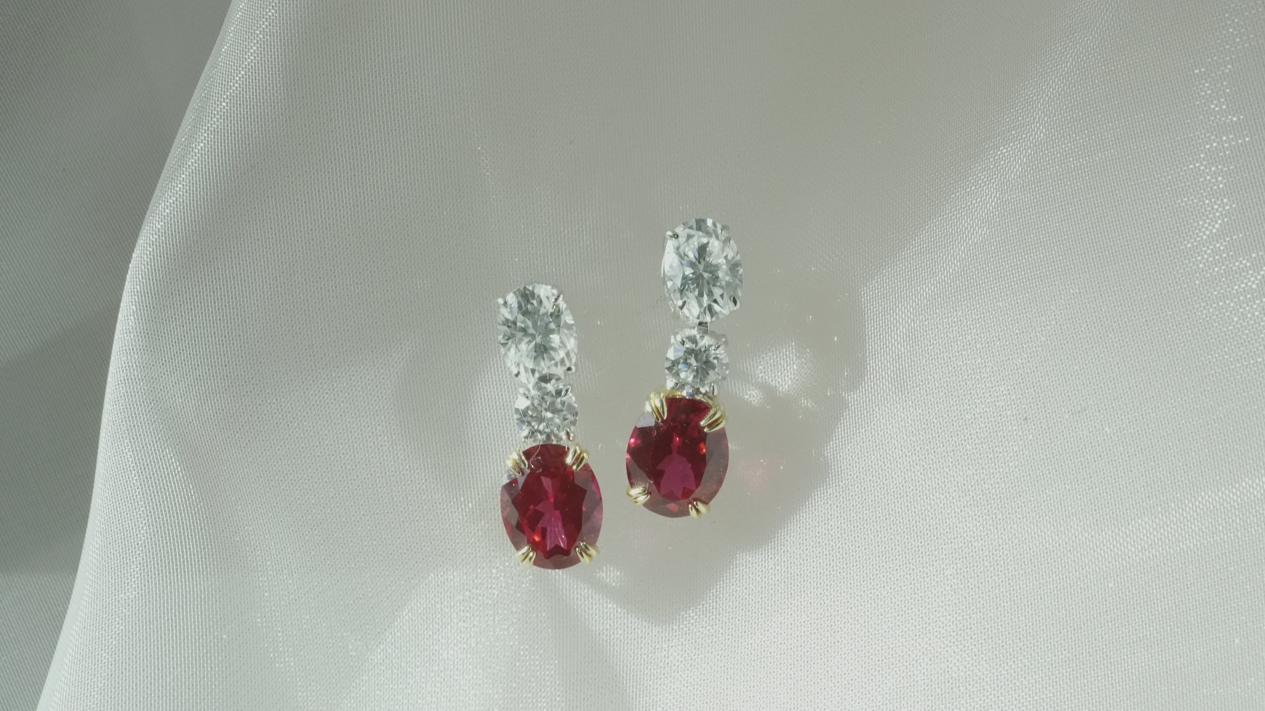 أقراط من الياقوت