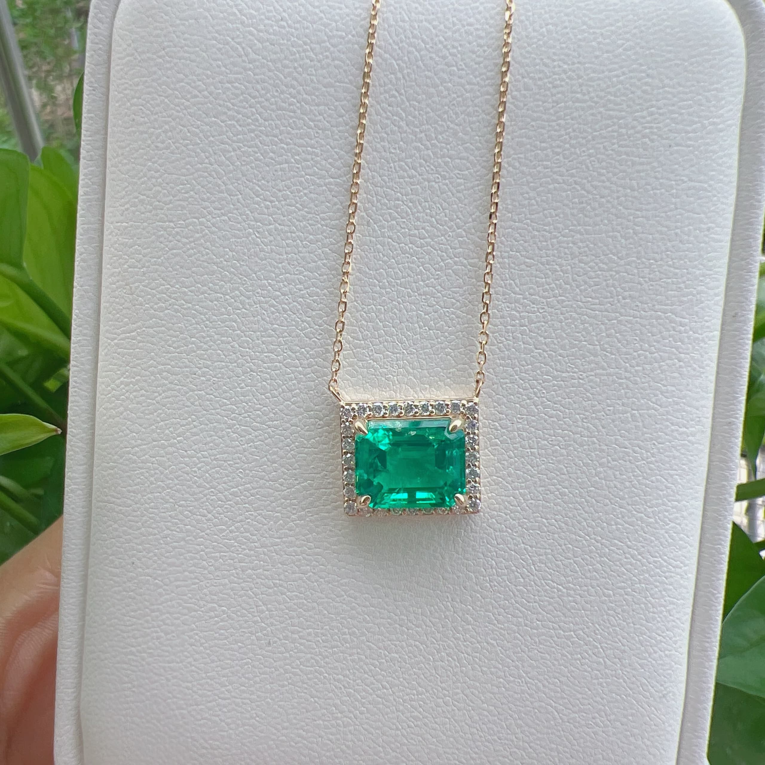 Emerald & Diamond Halo Necklace in 18k Gold | Manjam Bahrain