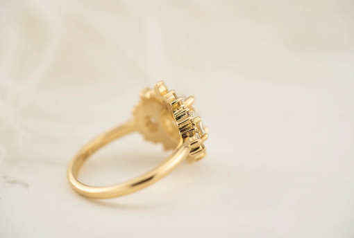 Ayooq Diamond Ring