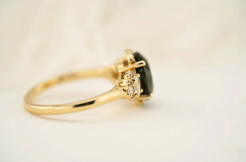 Rawda Ring with Green Sapphire