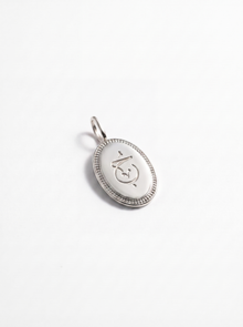 Signature Engraving Collection | Engravable Oval Pendant | 18K Gold