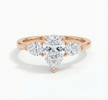 خاتم أمل مرصع بألماس مقطوع على شكل كمثرى