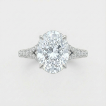 خاتم ألماس بيضاوي الشكل ذو ساق على شكل حرف V