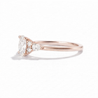 خاتم ألماس بيضاوي رقيق