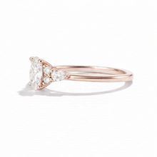 خاتم ألماس بيضاوي رقيق