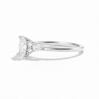 خاتم ألماس بيضاوي رقيق