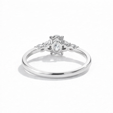 خاتم ألماس بيضاوي رقيق